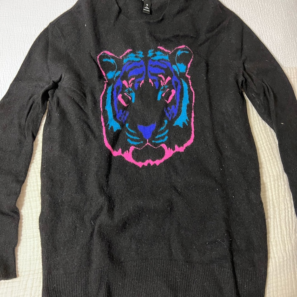Aqua cashmere sweater size large